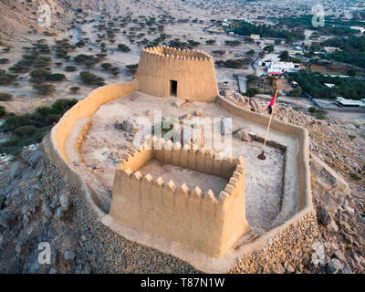 Dhayah Fort im Norden von Ras Khaimah Emirat in den VEREINIGTEN ARABISCHEN EMIRATEN Luftaufnahme Stockfoto