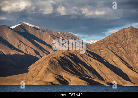 Schöne Landschaft von Pangong Tso See in Ladakh. Stockfoto