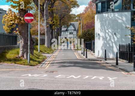 Straße mit "Keine Eingabe" markieren, die zu einem Haus, Aberdeen, Schottland Stockfoto