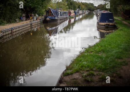 Gruppe von Canal Boote an Aynho Wharf UK Stockfoto