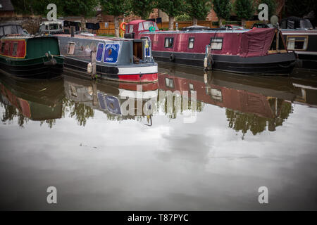 Gruppe von Canal Boote an Aynho Wharf UK Stockfoto