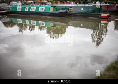 Gruppe von Canal Boote an Aynho Wharf UK Stockfoto