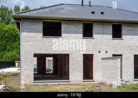 Bauphase des neu erbauten Haus/neue Entwicklung Doppelhaushälfte Stockfoto