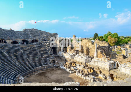 Die Ruinen der antiken Amphitheater in der türkischen Seite. Stockfoto