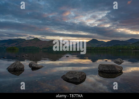 Sonnenuntergang über Derwentwater in der Nähe von Keswick Stockfoto