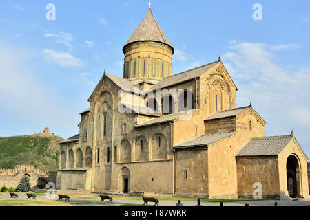 Svetitskhoveli orthodoxen Kathedrale in der historischen Stadt Mtskheta, Georgia. Kirche mit Wandgemälde des Tierkreises. Stockfoto