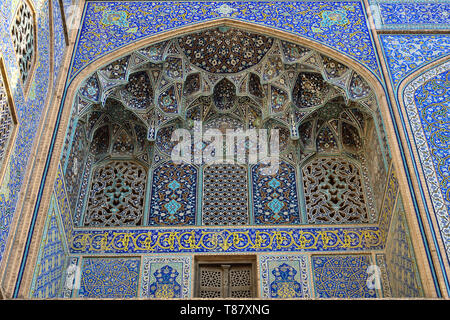 Details auf der Sheikh Lotfollah Moschee eines der architektonischen Meisterwerke der Iranischen, lokalisiert auf der östlichen Seite des Naghsh-i Jahan Square Stockfoto