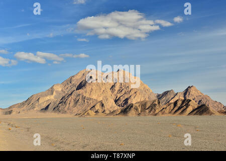 Tiefen Wüste auf der Straße zum Chak Chak (drip Drip) zoroastrischen Tempel, nordwestlich von Yazd Silk Road, der Iran. Stockfoto