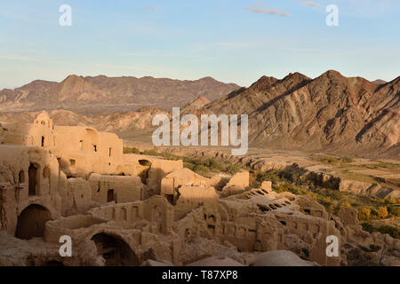 Cumbling Mud-brick Dorf Kharanaq, Seidenstrasse Yazd, Iran. Stockfoto