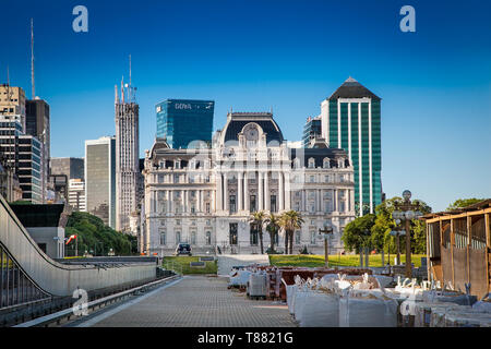 Buenos Aires Argentinien - Dec 25, 2018: Buenos Aires - Dec 25, 2018: Die neoklassizistische Fassade des Nestor Kirchner kulturellen Zentrum an der Plaza de Ma Stockfoto