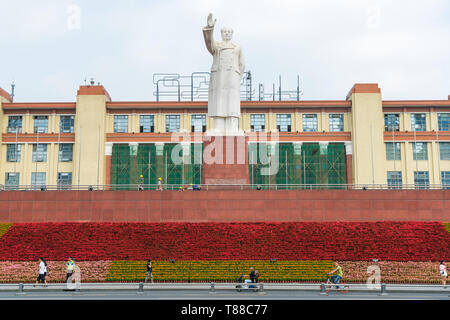 Chengdu, Sichuan, China - 21/09/2017: Statue von Mao Zedong in Tianfu Square im Zentrum von Chengdu Stockfoto