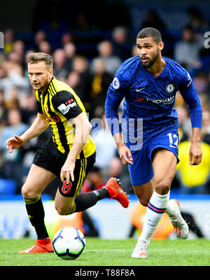 Ruben Loftus-Cheek von Chelsea und Tom Cleverley von Watford - Chelsea v Watford, Premier League, Stamford Bridge, London, 5. Mai 2019 Editorial nur verwenden - DataCo Einschränkungen Stockfoto