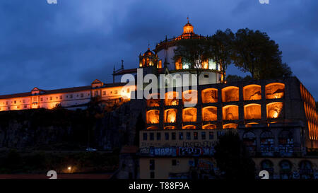 Mosteiro da Serra do Pilar. Blick von der Luís I Brücke. Porto, Portuga Stockfoto