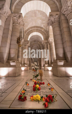 Krypta in der Kathedrale von Almudena (Santa María la Real de La Almudena), Madrid, Spanien Stockfoto