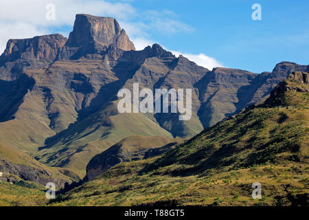 Sentinel Peak im Amphitheater der Drakensberge, Royal Natal National Park, Südafrika Stockfoto