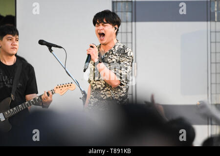 Tokio, Japan. 11. Mai, 2019. Sänger Pex der Eifer Thai Band führt während der Thai Festival 2019 im Yoyogi Park in Tokio, Japan. Samstag, 11. Mai 2019. Foto: Ramiro Agustin Vargas Tabares Credit: Ramiro Agustin Vargas Tabares/ZUMA Draht/Alamy leben Nachrichten Stockfoto