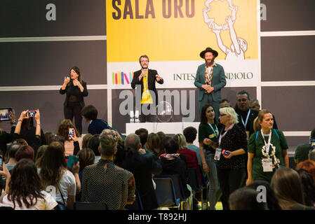 Turin, Turin, Italien. 11. Mai, 2019. Jovanotti italienischer Sänger, gesehen während der Veranstaltung bewirtet wird. Die Internationale Buchmesse ist die wichtigste italienische Ereignis im Publishing Bereich. Es findet im Konferenzzentrum Lingotto Fiere in Turin einmal im Jahr, im Monat Mai. Credit: Diego Puletto/SOPA Images/ZUMA Draht/Alamy leben Nachrichten Stockfoto