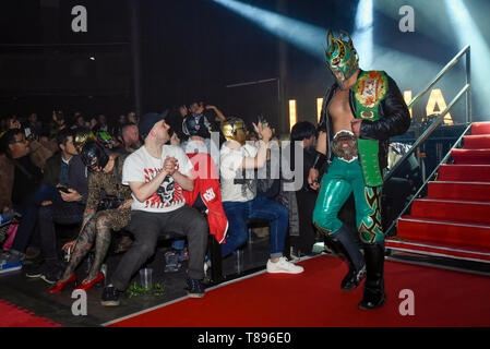 London, Großbritannien. 11. Mai 2019. Laredo Kid kommt für den Abend Schlitz' die größte Show der Lucha Libre" im Roundhouse in Camden. Lucha Libre ist eine einzigartige Form der Mexikanischen wrestling durch bunte Masken, aufwendigen Kostümen, akrobatische Techniken und hoch fliegenden Manöver, in denen eine gute Schlachten das Böse durch heftige und spektakulären Wettbewerb geprägt. Credit: Stephen Chung/Alamy leben Nachrichten Stockfoto