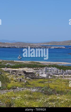 Delos. 3. Mai, 2019. Foto am 3. Mai 2019 zeigt die Landschaft von Delos, Griechenland. Delos, einmal in der boomenden Handelsplatz in der Mitte der Ägäis in der Nähe von Mykonos, ist ein UNESCO Weltkulturerbe mit einer Geschichte von 5000 Jahren. Delos ist in der Griechischen Mythologie als die Heilige Geburtsort von Zwillinge Apollo, der Gott des Lichtes, und Artemis, Göttin der Jagd verehrt. Credit: Li Xiaopeng/Xinhua/Alamy leben Nachrichten Stockfoto