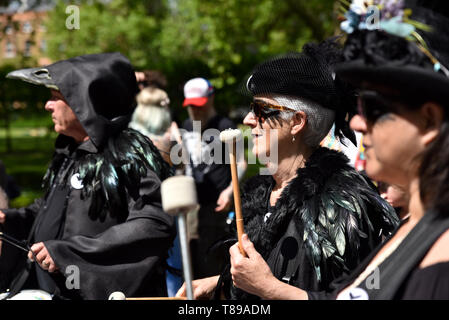 Russell Square, London, UK. 12. Mai 2019. Pagan Pride London 2019, eine jährliche Veranstaltung in Russell Square, heidnischen Kultur zu fördern. Quelle: Matthew Chattle/Alamy leben Nachrichten Stockfoto