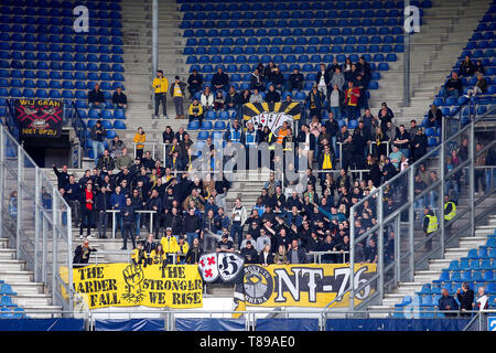 Heerenveen, Niederlande. 12. Mai 2019. Abe Lenstra Stadion, Saison 2018 - 2019, niederländische Eredivisie, Anhänger der NAC während des Spiels Heerenveen - NAC. Credit: Pro Schüsse/Alamy leben Nachrichten Stockfoto