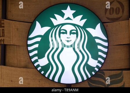 Hongkong, China. 4. Mai, 2019. Amerikanischen multinationalen Kette Starbucks Kaffee Logo in Hong Kong gesehen. Credit: Miguel Candela/SOPA Images/ZUMA Draht/Alamy leben Nachrichten Stockfoto