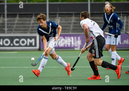 Amstelveen, Niederlande. 12. Mai 2019. AMSTELVEEN, 11-05-2019, Hoofdklasse Hockey Heren Seizoen 2018-2019. Veranstaltungsort: Wagener Stadion. Jordán Beekmans und Wiegert Schut während des Spiels AH&BC Amsterdam vs HC Pinoké. Credit: Pro Schüsse/Alamy leben Nachrichten Stockfoto