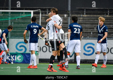 Amstelveen, Niederlande. 12. Mai 2019. AMSTELVEEN, 11-05-2019, Hoofdklasse Hockey Heren Seizoen 2018-2019. Veranstaltungsort: Wagener Stadion. Justin Reid-Ross und Tijn Lissone feiern das Ziel während des Spiels AH&BC Amsterdam zählte vs HC Pinoké. Credit: Pro Schüsse/Alamy leben Nachrichten Stockfoto