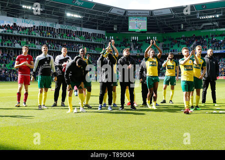 GRONINGEN, 12-05-2019, Stadion Hitachi Kapitalmobilität Stadion, Saison 2018 / 2019, der niederländischen Eredivisie, Fortuna Sittard danken und feiern mit den Fans während des Spiels FC Groningen - Fortuna Sittard. Stockfoto