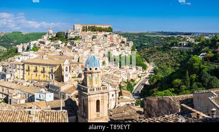 Italien, Sizilien, Siracusa, Ragusa Ibla (Unterstadt), UNESCO-Weltkulturerbe, Santa Maria dell'Itria Kirche im Vordergrund Stockfoto