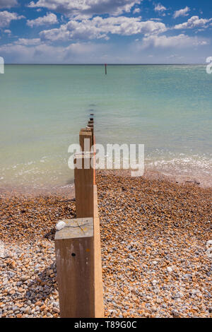 Seaside Szene an einem sonnigen Tag im Felpham in der Nähe von Chichester, West Sussex, Großbritannien Stockfoto