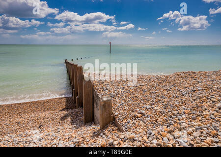 Seaside Szene an einem sonnigen Tag im Felpham in der Nähe von Chichester, West Sussex, Großbritannien Stockfoto