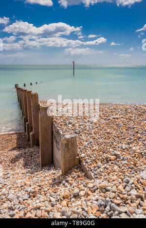 Seaside Szene an einem sonnigen Tag im Felpham in der Nähe von Chichester, West Sussex, Großbritannien Stockfoto