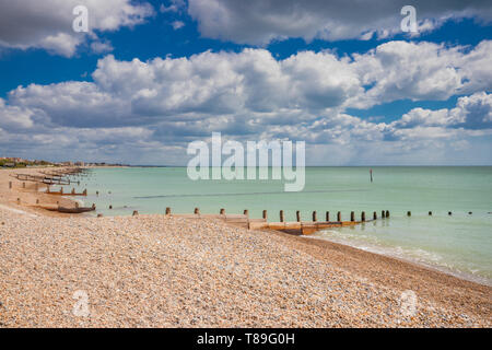 Seaside Szene an einem sonnigen Tag im Felpham in der Nähe von Chichester, West Sussex, Großbritannien Stockfoto