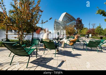 Frankreich, Paris, Bois de Boulogne, Fondation Louis Vuitton von Frank Gehry aus der Jardin d'Aclimatation Stockfoto