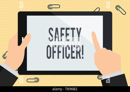 Konzeptionelle Hand schreiben Übersicht Safety Officer. Begriff Sinne ein Nachweis dafür verantwortlich, Sicherheitsvorschriften Geschäftsmann Hand mit einem Stockfoto