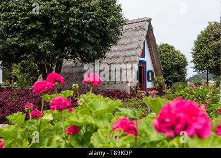 Portugal, Madeira, Santana, traditionellen Haus im Reetdach Stockfoto