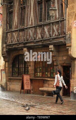 Frankreich, Cote d'Or, Kulturlandschaft von Klimazonen von Burgund als Weltkulturerbe von der UNESCO, Dijon, Restaurant Milliere Haus aufgeführt, Fachwerkhaus in Dijon 10, rue de la Chouette Stockfoto