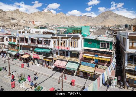 Indien, Jammu und Kaschmir, Himalaya, Ladakh, Indus Valley, Leh (3500 m), Hauptstadt der Region, Fußgängerzone von Main Bazaar Stockfoto