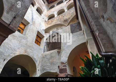 Innenhof in Schloss Trostburg (Castel Forte), Waidbruck (Waidbruck), Italien Stockfoto