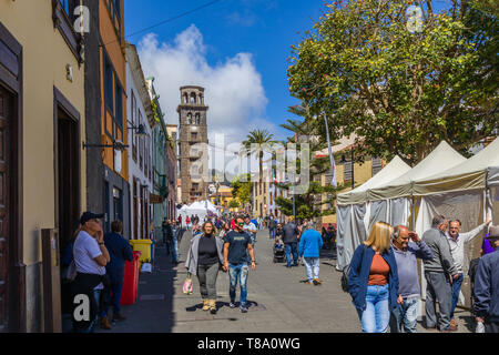 San Cristobal - März 30, 2019: Gasse im Zentrum von San Cristobal, Teneriffa, Kanaren, Spanien Stockfoto