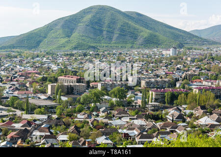 Sheki, Aserbaidschan - 28. April 2019. Blick über scheki Stadt in Aserbaidschan. Stockfoto