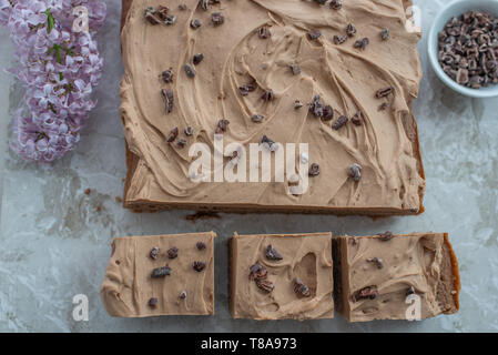 Brownie mit gesalzenem Karamell bereifen Stockfoto