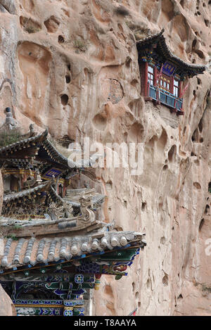 Gebäude geschnitzt aus der Felswand, tausend Buddha Tempel, Mati Si Scenic Area, China Stockfoto