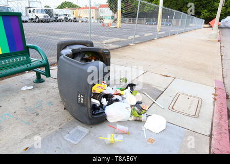 Los Angeles, Kalifornien: Blick von Müll auf der Straße Stockfoto
