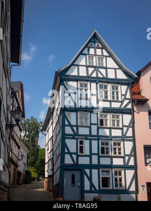 Marburg, Deutschland - 27. August 2017: Kleine Fachwerkhaus in Blau und Weiß Stockfoto