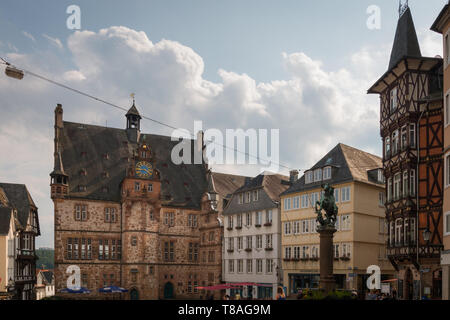 Marburg, Deutschland - 27. August 2017: das Stadtbild der Stadt Marburg mit seinem historischen Rathaus und Marktplatz Stockfoto