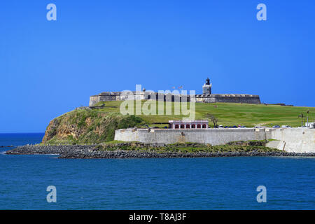 Fort San Felipe Del Morro in San Juan National Historic Site. San Juan, Puerto Rico, USA. Blick von einem Kreuzfahrtschiff. Stockfoto