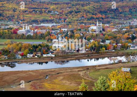 Kanada, Provinz Quebec, Charlevoix Region, Baie-Saint-Paul, von oben aus die landschaftlich schöne Strecke gesehen, der gouffre Fluss Nebenfluss des linken Ufer des St. Lawrence River Stockfoto