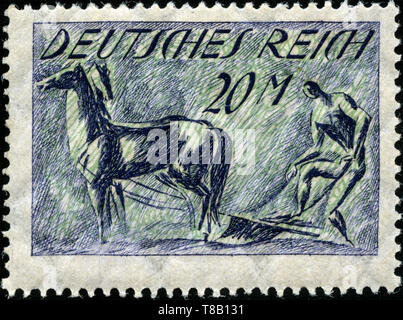 Briefmarken aus dem Deutschen Reich in der Dauerserien: Ziffern, Arbeitnehmer, Posthorn Serie 1922 ausgestellt Stockfoto